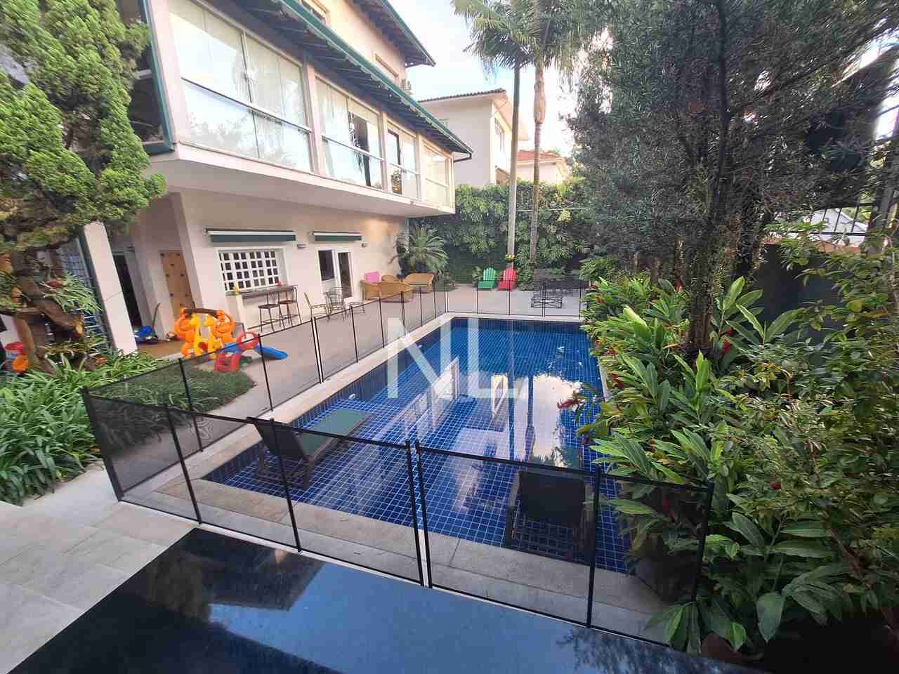 CASA – PACAEMBU – CONFORTO – COMODIDADE – PISCINA – AREA GOURMET – JARDIM