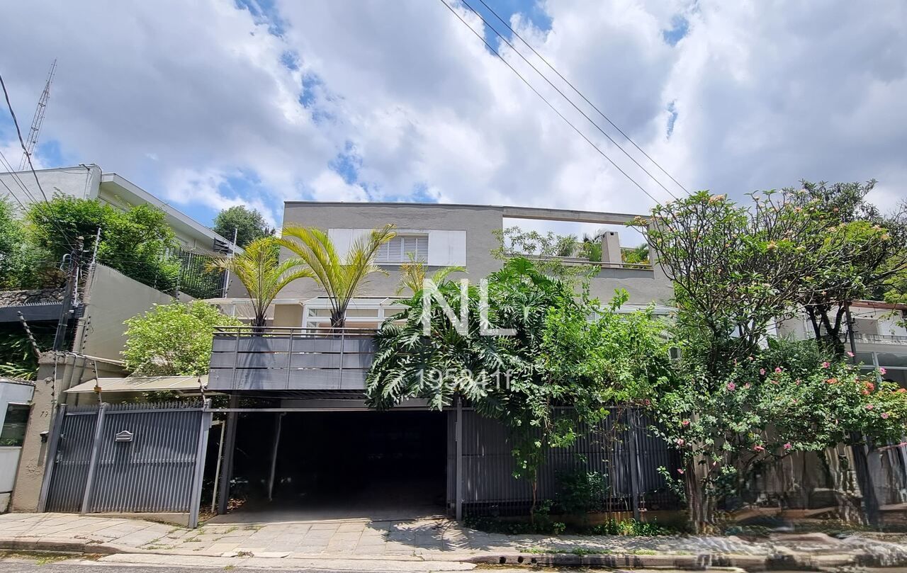 CASA – PACAEMBU – MANSÃO RUA FECHADA – PISCINA