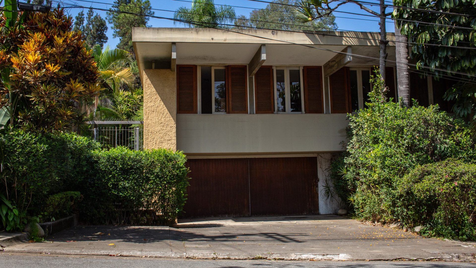 CASA – JARDIM DAS BANDEIRAS – ASSINADA – PRAÇA HORÁCIO SABINO