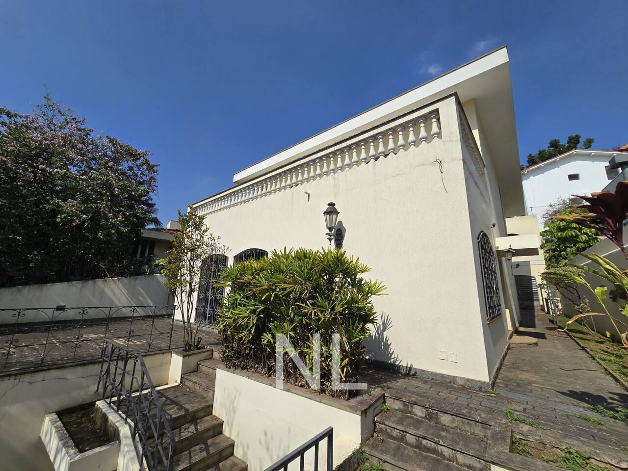 CASA – PACAEMBU – SOBRADO – LOCALIZAÇÃO – BEM ESTRUTURADO