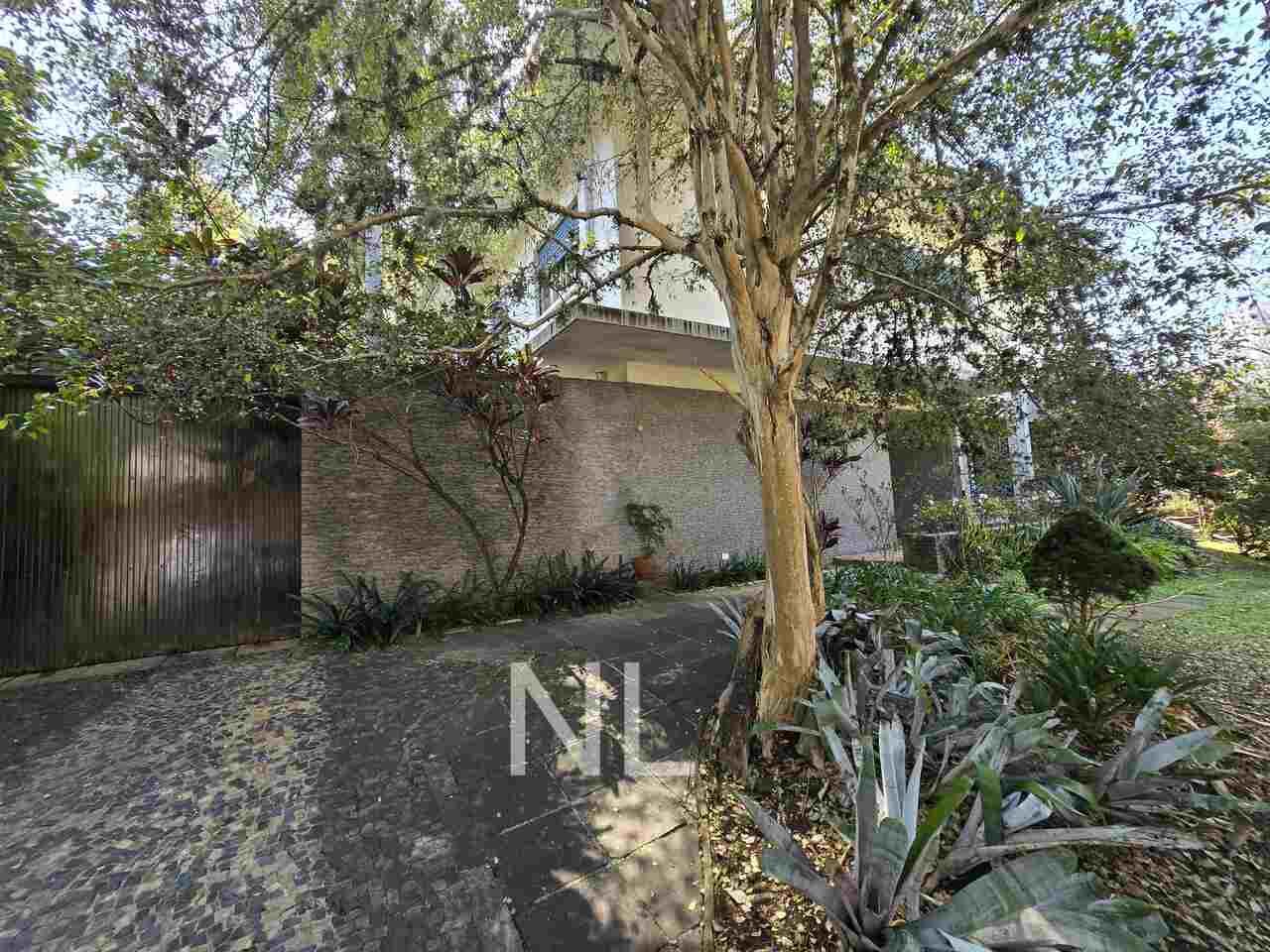 CASA – PACAEMBU – ASSINADA – ARQUITETURA DESIGN ESTILO