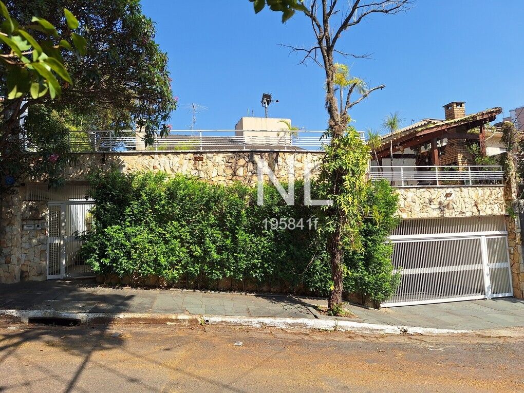 CASA – PACAEMBU – PISCINA – LAZER – SOL – PRAÇA