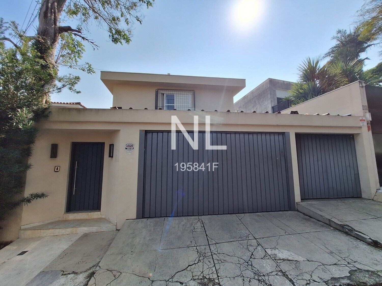 CASA – SUMARÉ – RUA TRANQUILA – PRAÇA PERTO – SEGURA