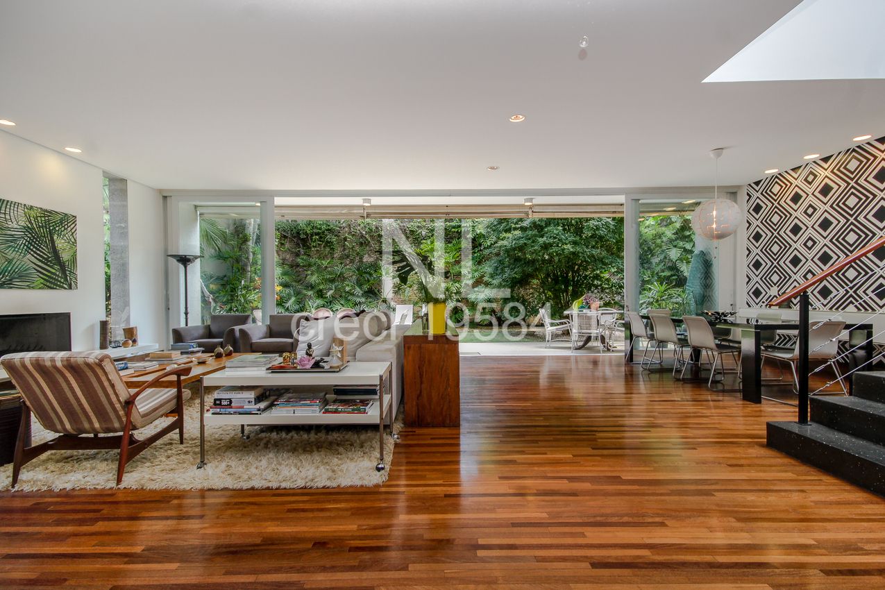 CASA – SUMARÉ – ASSINADA – ARQUITETURA REFINADA