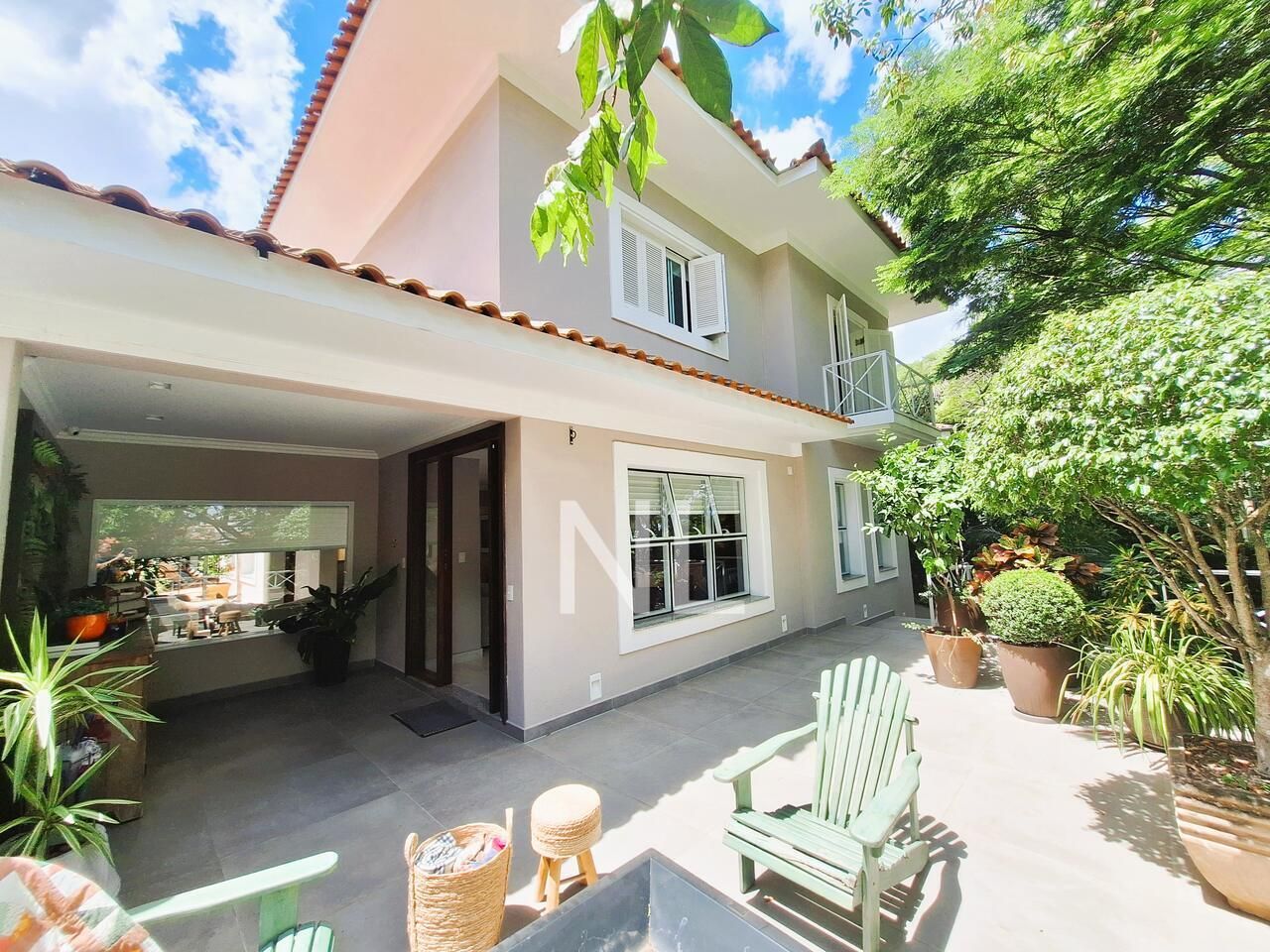 CASA – SUMARÉ – IMPECÁVEL EM TODOS OS DETALHES