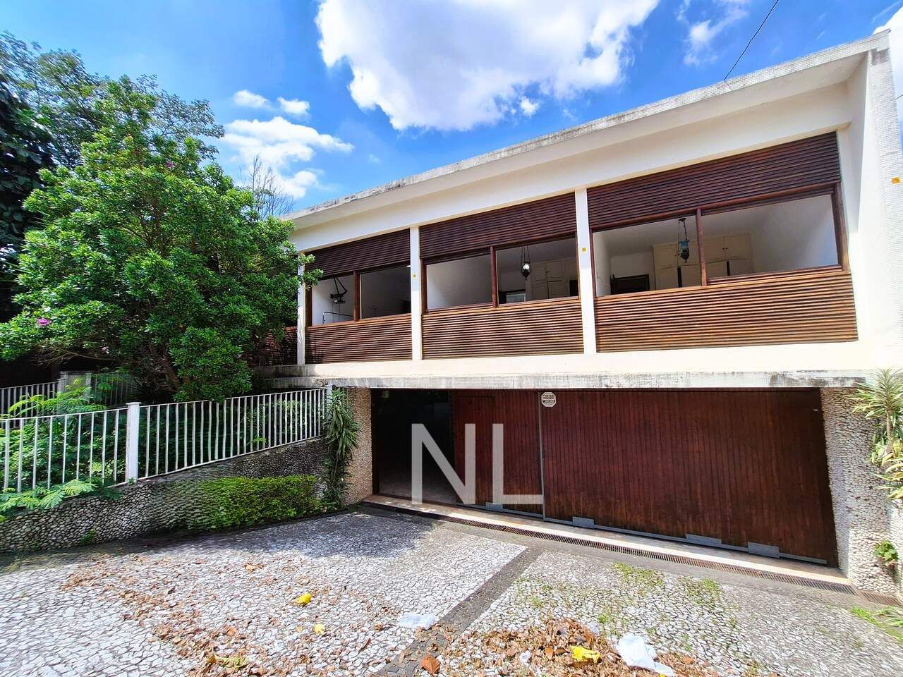 CASA – PACAEMBU – VISTA DESLUMBRANTE – RUA SEGURA