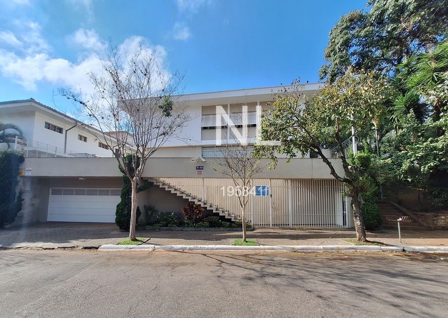 CASA – PACAEMBU – SOBRADO BEM LOCALIZADO – PRAÇA