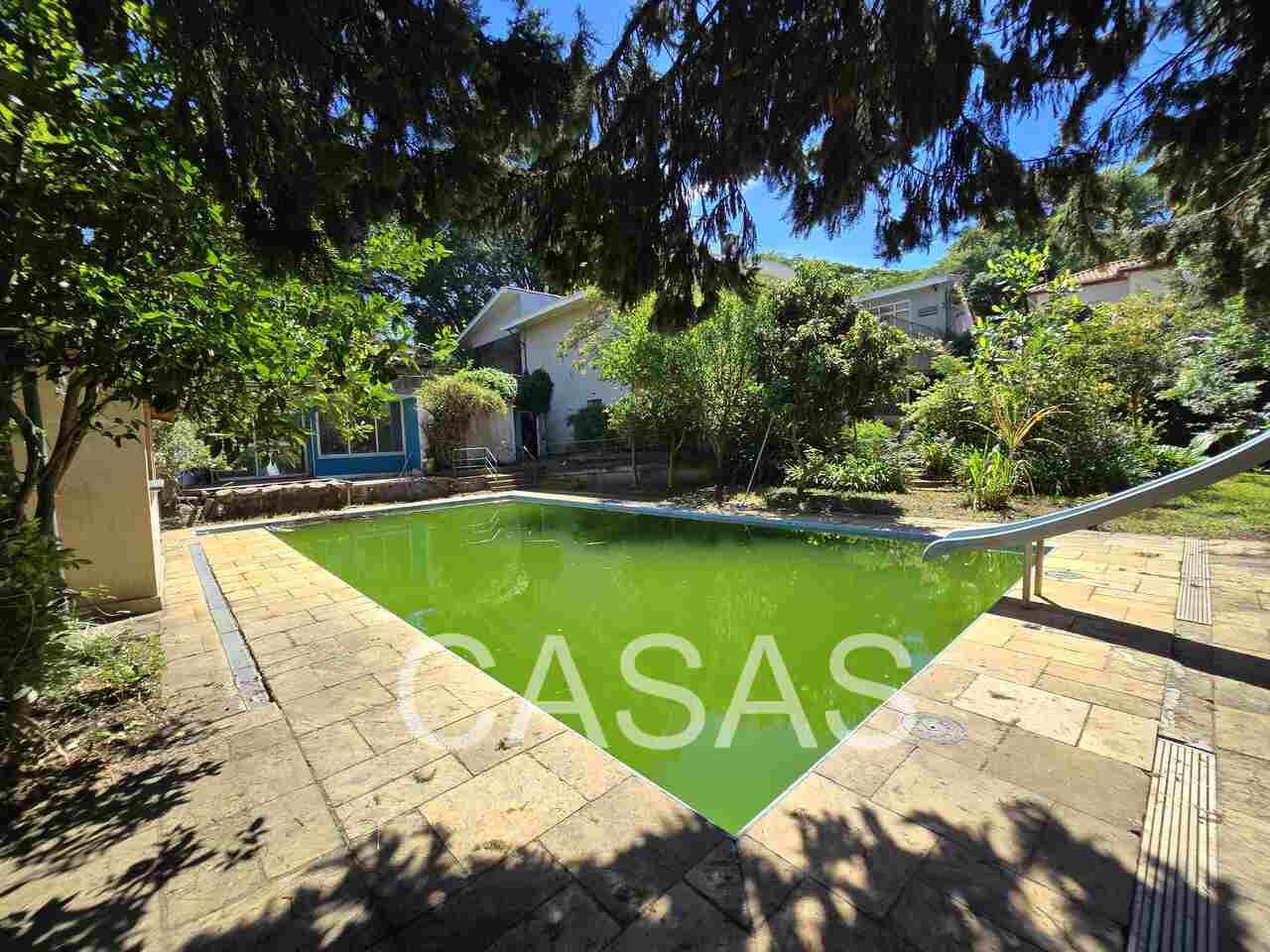 CASA – SUMARÉ – 1180 m2 terreno – Piscina – muito verde