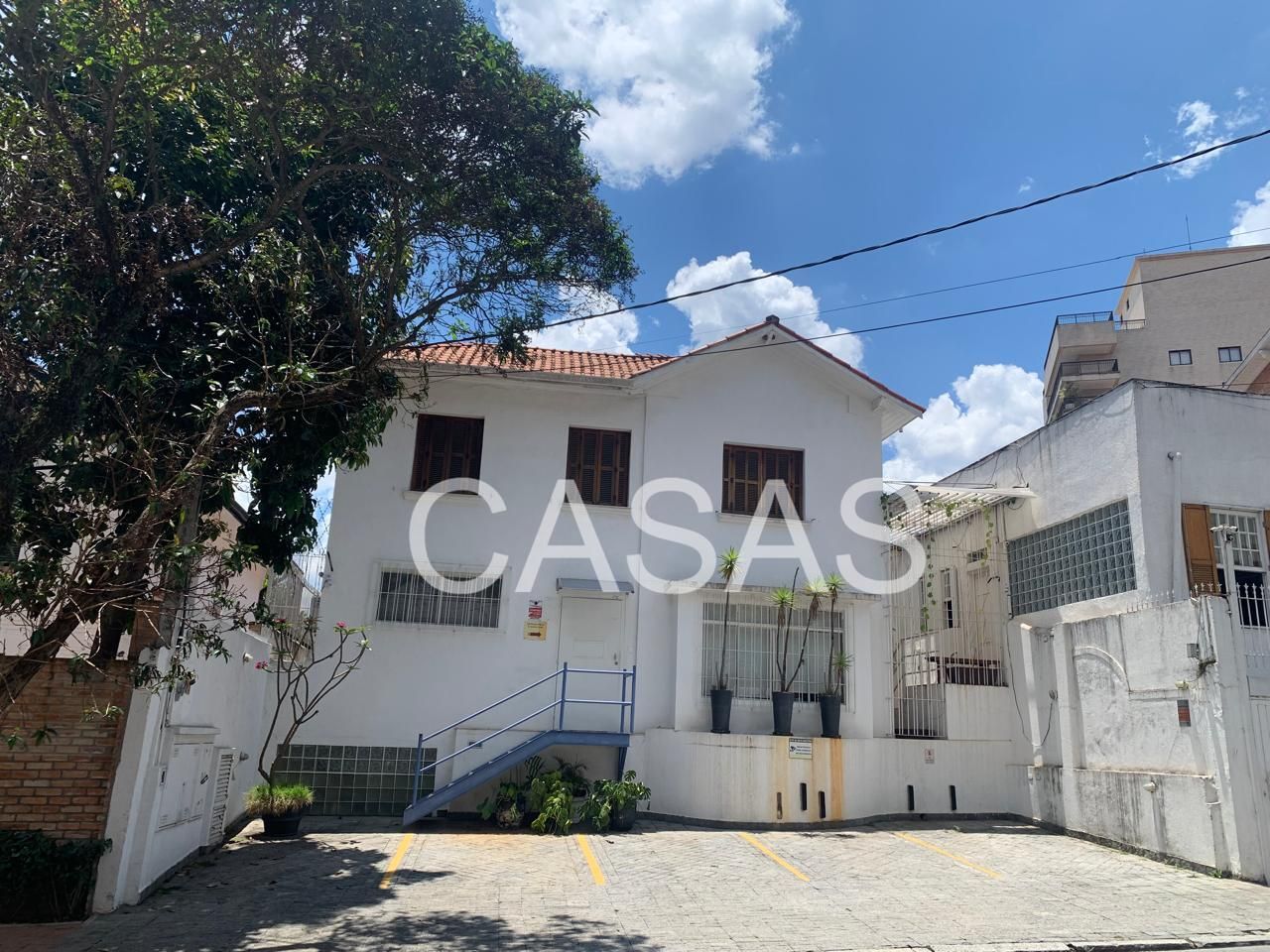 CASA – HIGIENÓPOLIS – REFORMADA – BEM LOCALIZADA – PRONTA