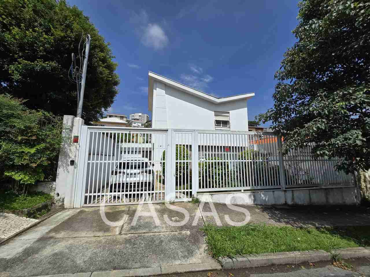 CASA – LAPA – SOBRADO – PISCINA – TRANQUILIDADE – REFORMADO