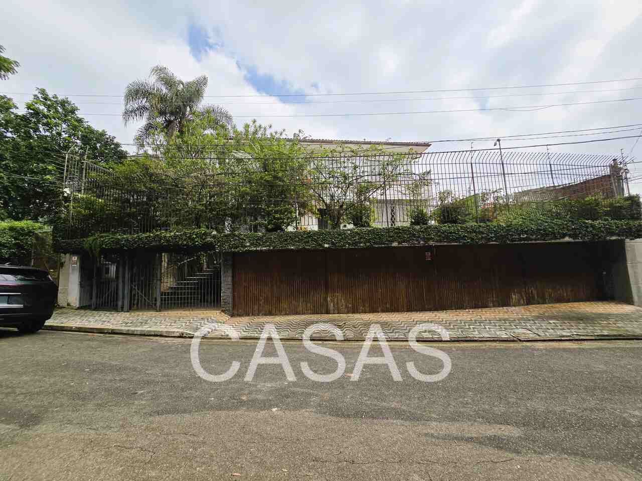 CASA – SUMARÉ – SOBRADO – PRAÇA SIMPÁTICA – 4x3x5 – POTENCIAL
