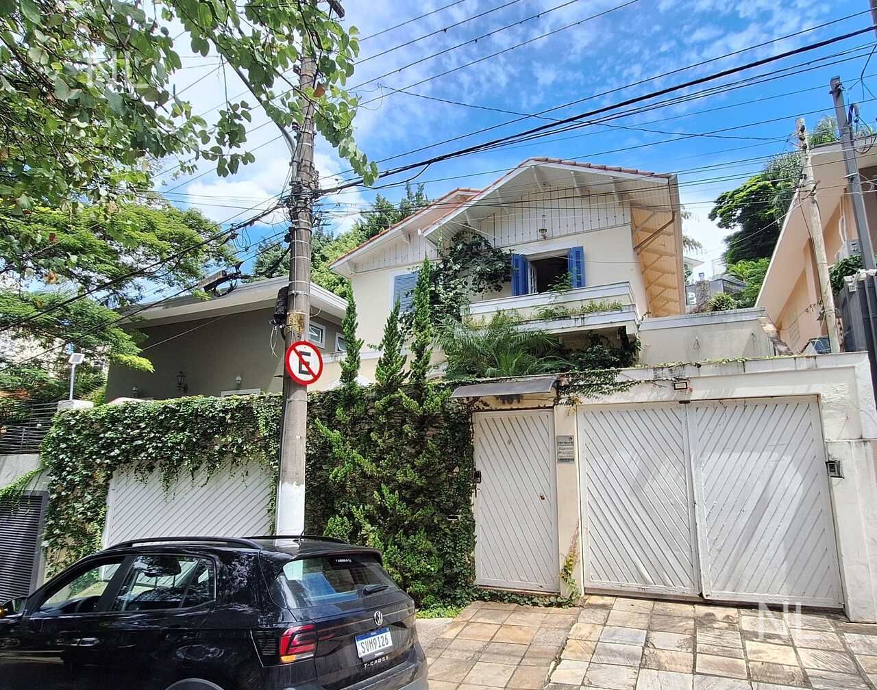 CASA – PACAEMBU – PISCINA – 4 SUÍTES – 4 VAGAS – EDÍCULA – JARDIM
