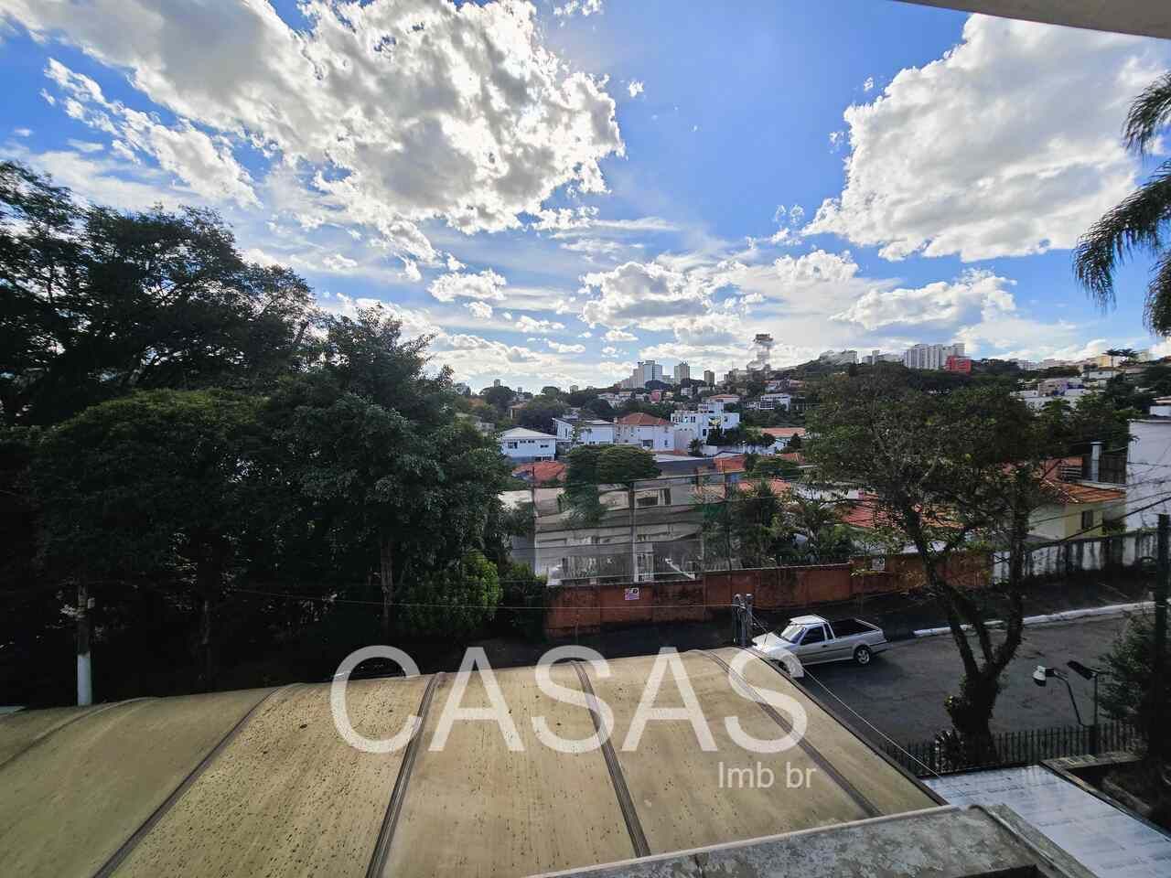 CASA – PACAEMBU – EM FRENTE À PRAÇA – RUA MUITO BOA – CLÁSSICA