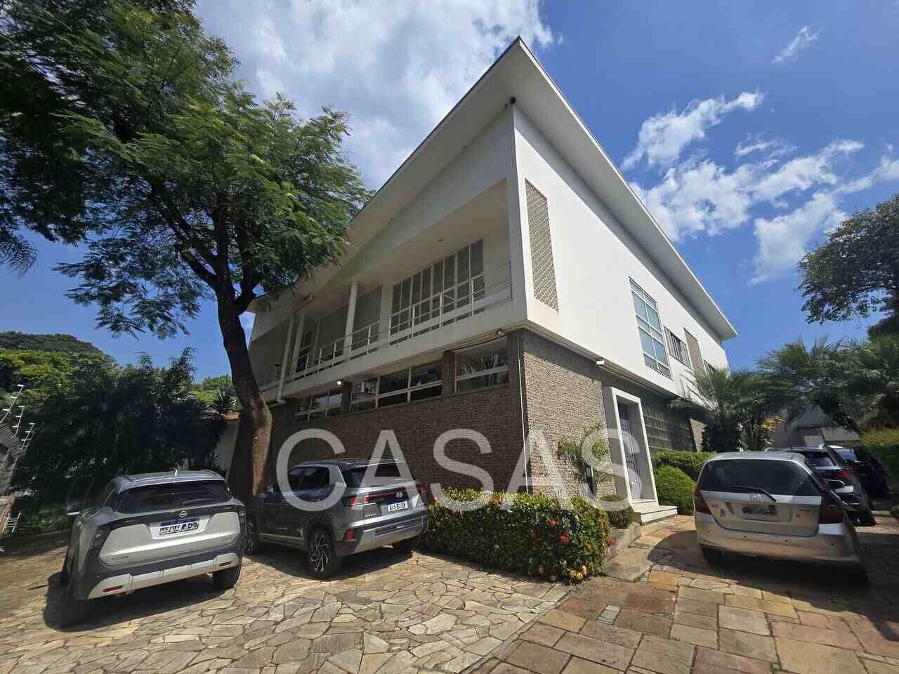 CASA – PACAEMBU – MANSÃO – ARQUITETURA – PAISAGISMO – LOCALIZAÇÃO – SURPREENDENTE